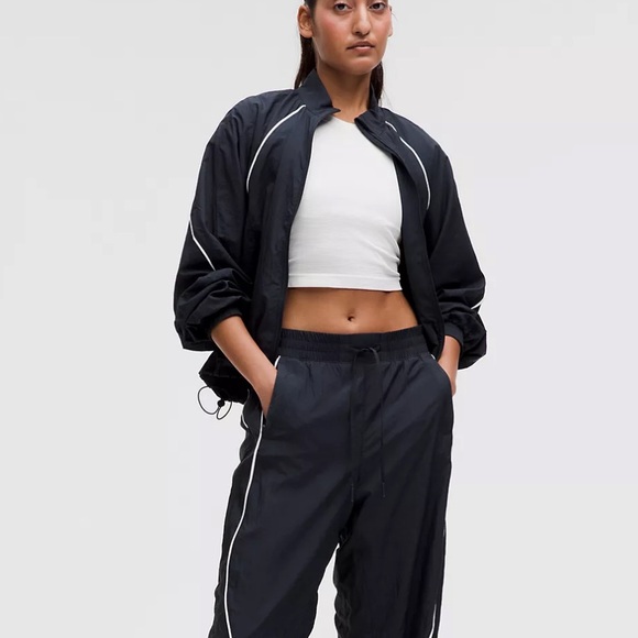 Lululemon License to Train Lightweight Jacket NWT - Picture 2 of 14